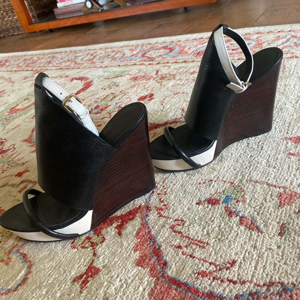 stacked platform. - Picture 5 of 11